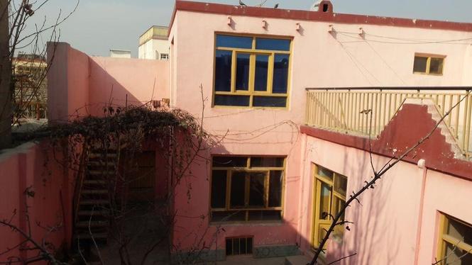 حویلی فروشی دارای ۵ اطاق نشیمن مهمان خانه مستقل دارای د۳ حما