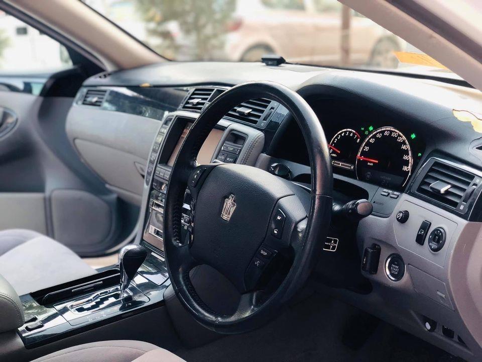 Toyota-Crown