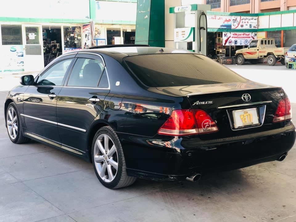 Toyota-Crown-Atlete