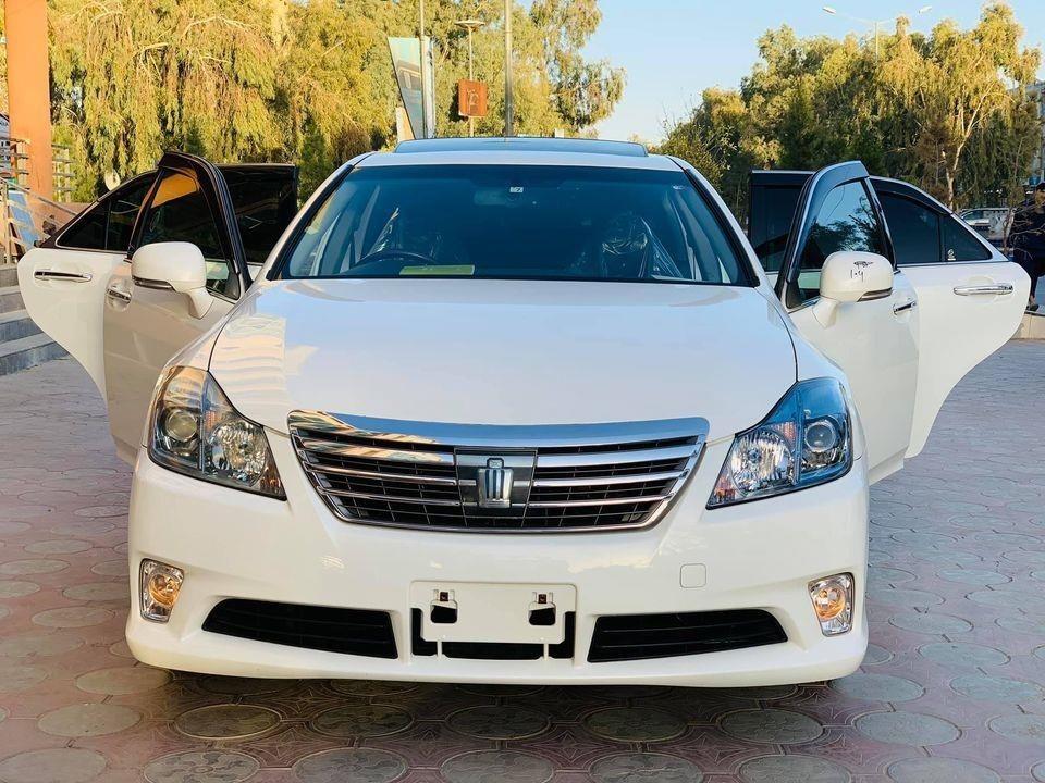 Toyota-Crown-Hybrid