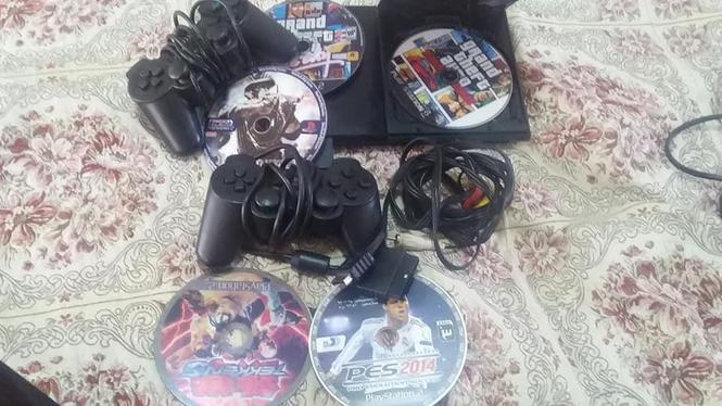 PlayStation2باتمام وسایلش هرا با گیم هایش خریدار واقعی به ای