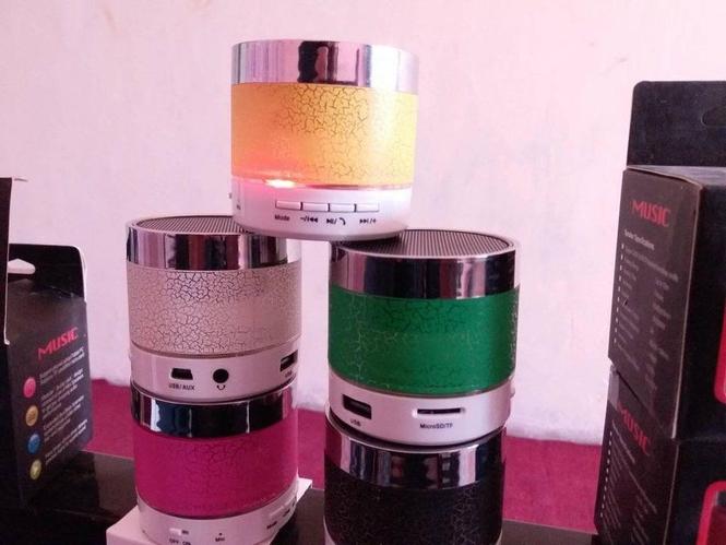 Mini Bluetooth Loudspeakers/FM radio for sell only buyer can