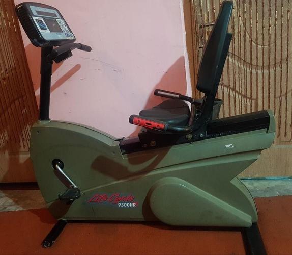 باسکیل ورزشی کاملا"ثابت کمپنی Life Fitness کاملا" فعال 07297