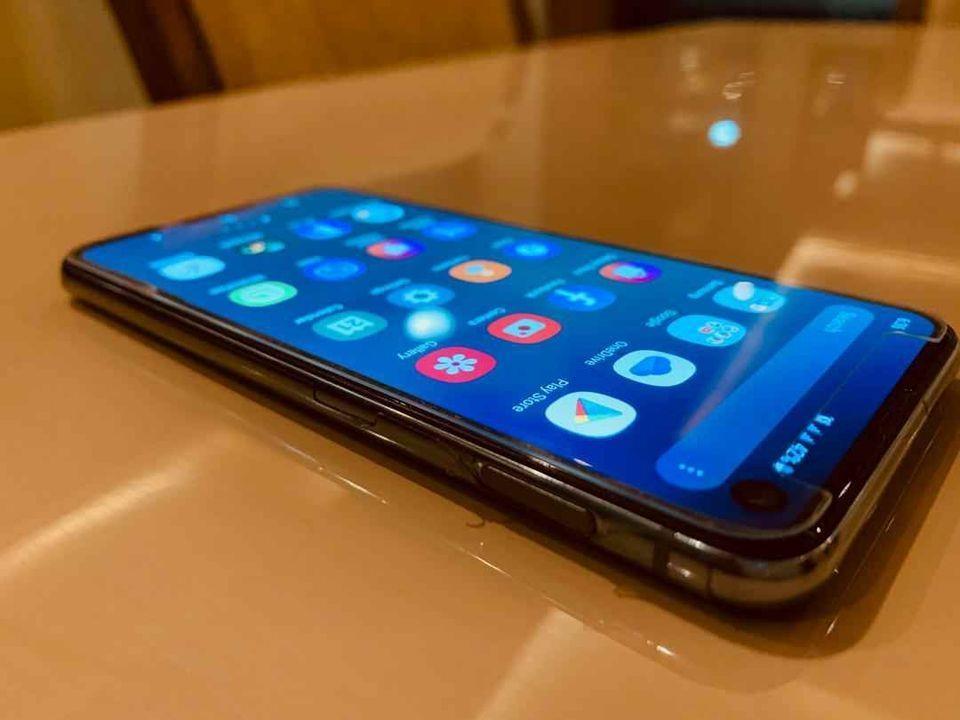 مبایل-Samsung-Galaxy-S10e