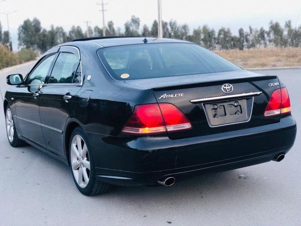 Toyota-Crown-Atlete