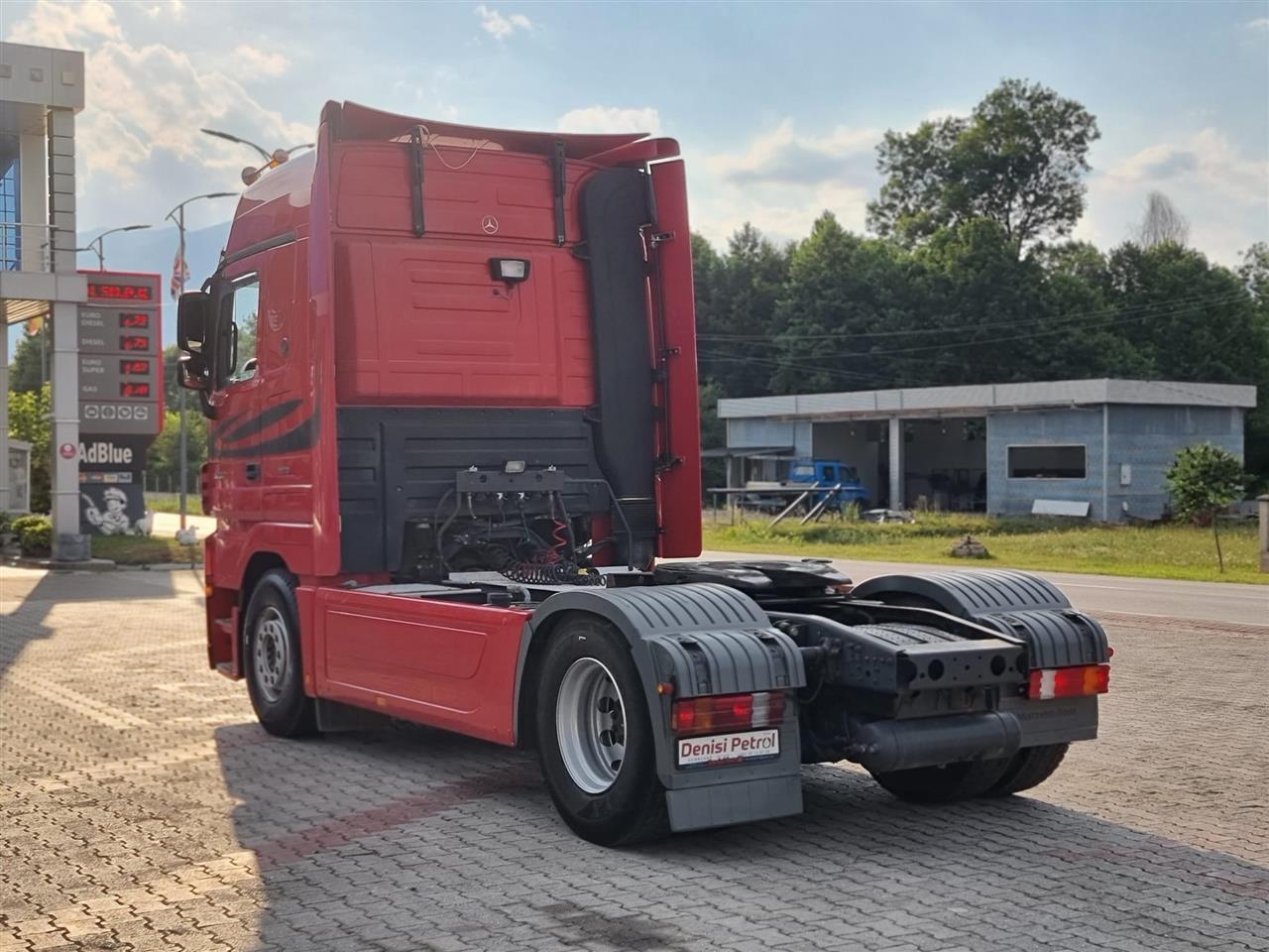 Mercedes-Benz-Actros-1860-LS-V8