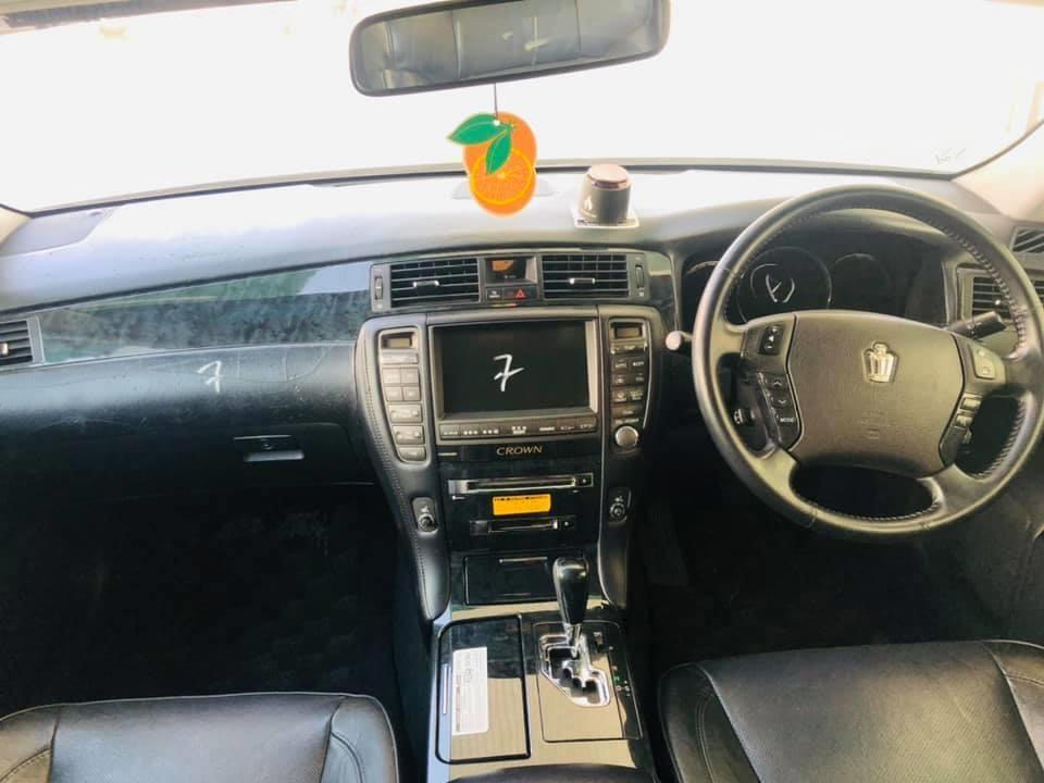 Toyota-Crown-Atlete