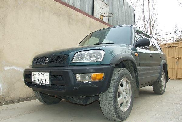 یک عراده موتر رافور 1998 کمک دار ثابت