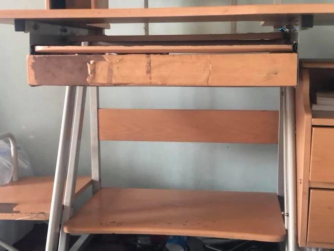 میز کامپیوتر ۲۰۰۰ افغانی