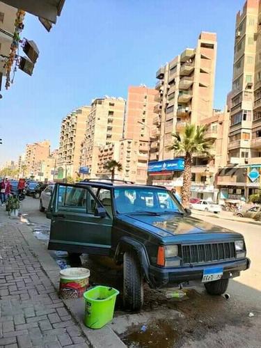 سيارة شروكي صناعه أمريكى موديل٩٣ مانوال٤سلندرموفرفى البنزين