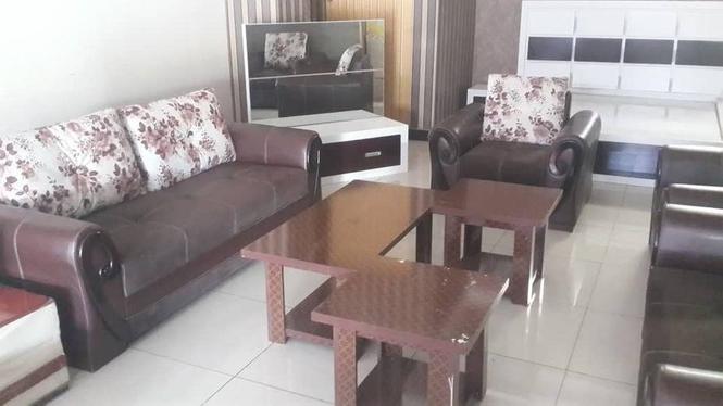 یک سیت کوچ ۷ نفره همراه سه میز