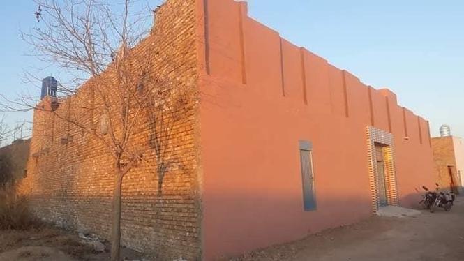 دوه کورونه بغل پر بغل، هر کور 6 خوني لري، هر کور په 300m² کي