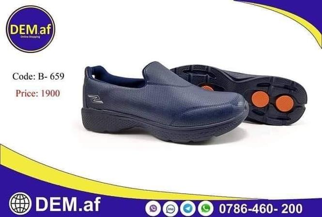 سکیچرز زمستانی ضد برف و باران از دیم.اف درب منزل تحویل میدهی
