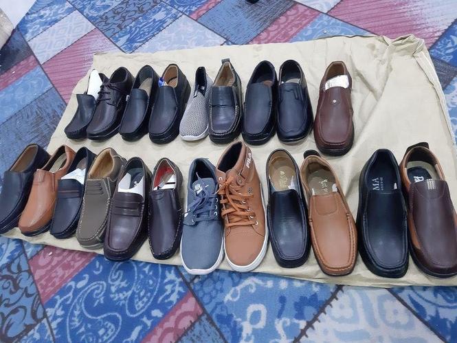 اجل ګیراک ۴۰۰ څلور سوه جوړی لاهوری بوټونه فی جوړه په ۴۰۰ ا