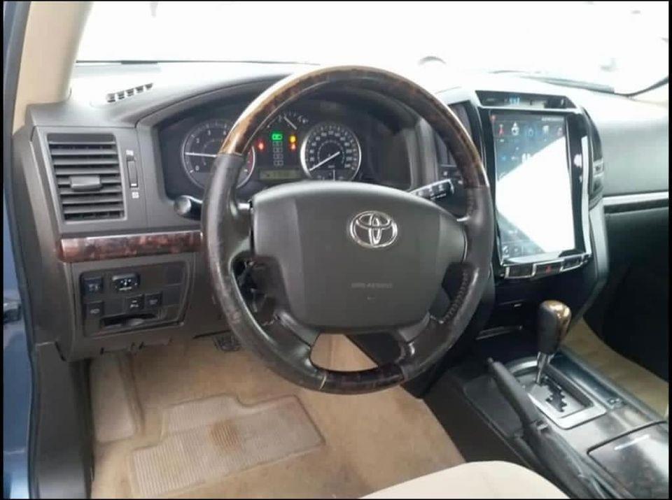 Toyota-Land-Cruiser