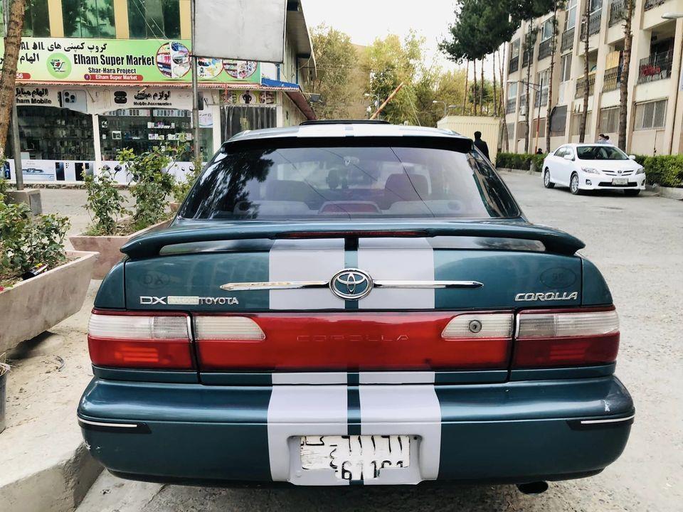 Toyota-Corolla-saloon-1995