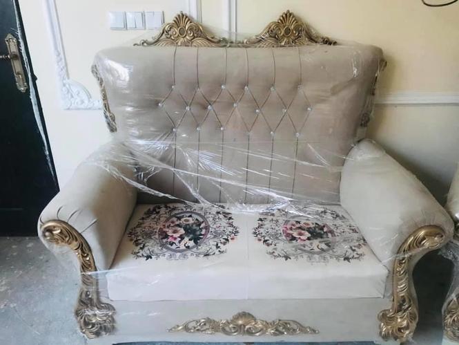 فروش مبل تحر سلطنتی ۹ نفره همرای سه دانه میز کامل