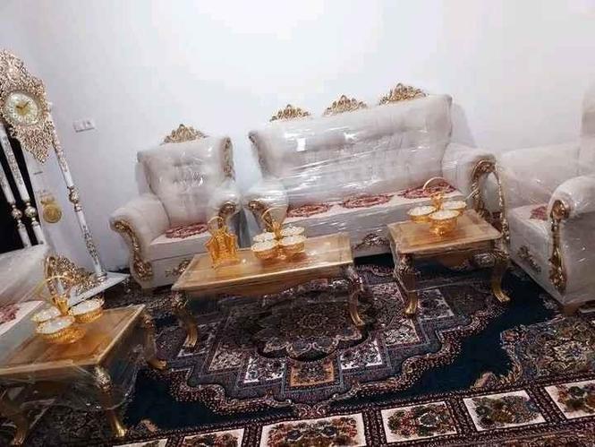 فروش یک ست مبل نیمه سلطنتی هفت نفره با سه دانه میز کامل نونو