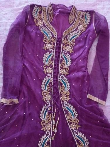 tow Hindi dresses for urgent sell buyer can contact