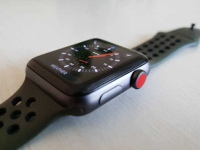 ‎apple watch series 3 بسیار نو همرای چاچر قیمت 220$ شماره