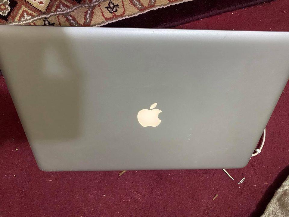 Macbook-pro--500GB-hardisk--8GB-Ram--2010-model-