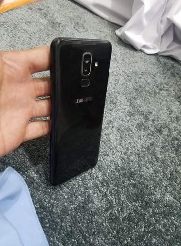 Samsung galaxy j8 2018 2 sim very new 0786256975