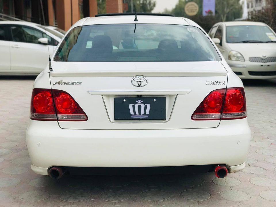 Toyota-Crown-Atlete