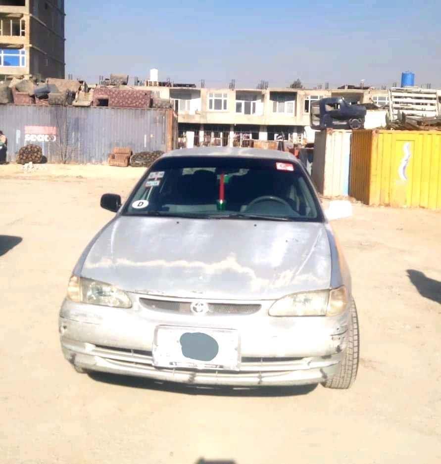 یک-عراده-کرولا-2-کانادایی-مادل-2000