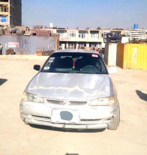 یک عراده کرولا 2 کانادایی مادل 2000