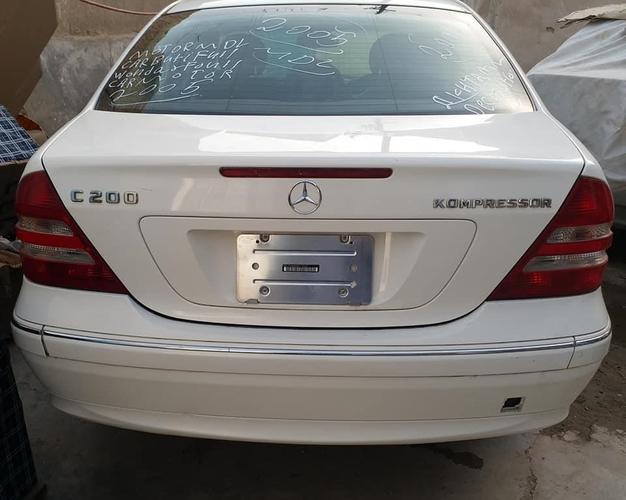 بنز 200 مدل 2005 دست پاکستان یک کیلی 4 سلندپطرول پول افشن قی