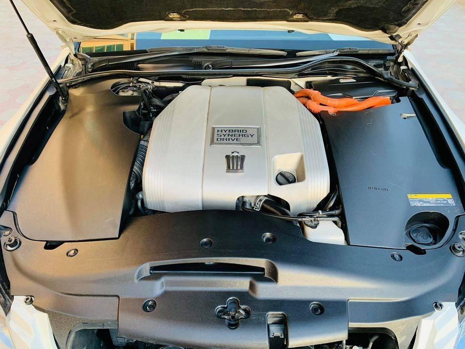 Toyota-Crown-Hybrid