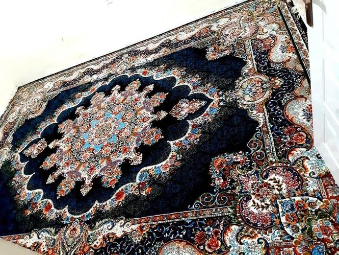 فروش یک جوره قالین جنس۷۰۰شانه تراکم ۲۵۵۰ جنس اصلی کاملا نون