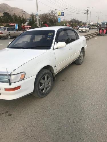 کورولا دست پاکستانی رنگ سفید مودل 1994 اسناد سه ساله پلیت