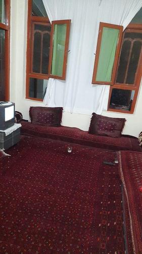 یک باب آپارتمان چهار اطاقه دوتشناب منزل دوم