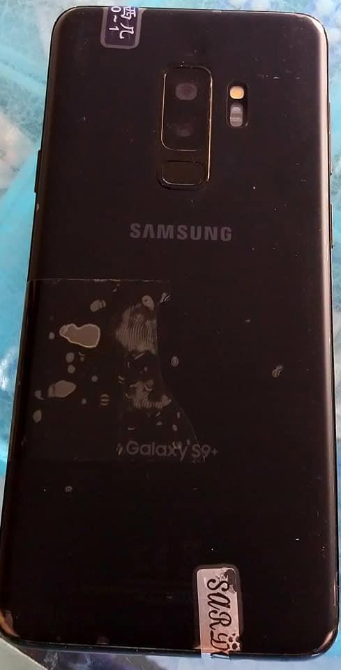 S9+ټکی-والا-ګلاس-یی-لږ-مات-سوی