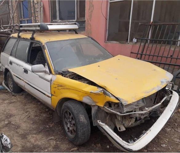 تکسی نیمه شهری مادل ۸۸ ماشین دیزل جوازسیر پاک شده ۳۰۰۰ دالر