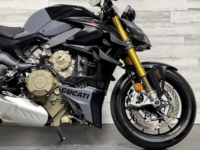 2023 Ducati street firter V4S