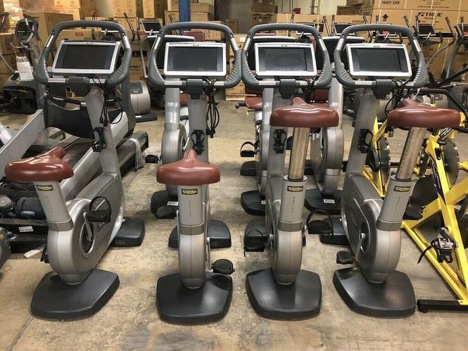 دوچرخه عمودی 700I Uptight Technogym Excite