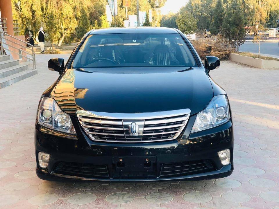 Toyota-Crown-Hybrid