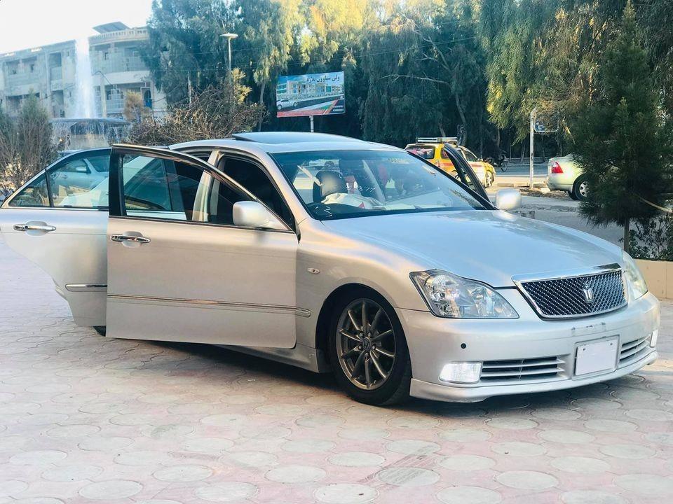 Toyota-Crown-Atlete