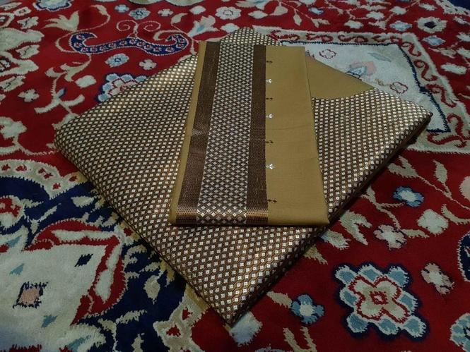 ښایسته رنک اوښایسته نخشه چوکاټی غاړه راغلی ده