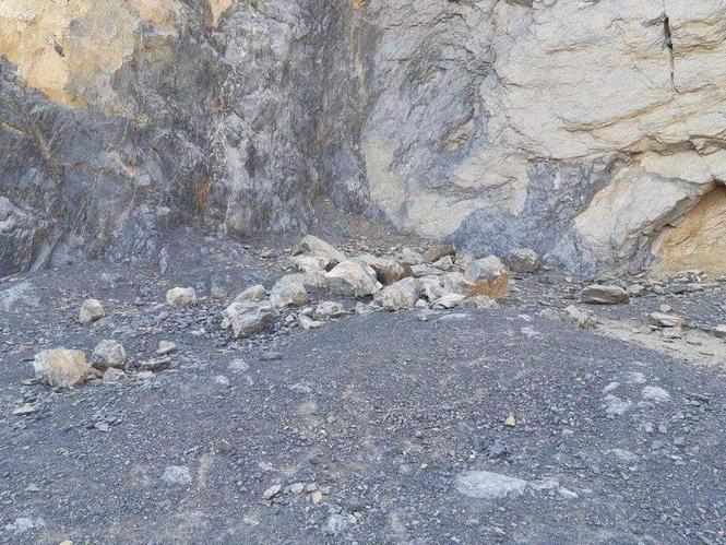 دهرچاکه تعمیراتی مواد،ریګ،ډبره،خښته ،جغل،خاوره،په کاروی،په د