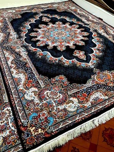 فروش یک جوره قالین جنس۷۰۰شانه تراکم ۲۵۵۰ جنس اصلی کاملا نون