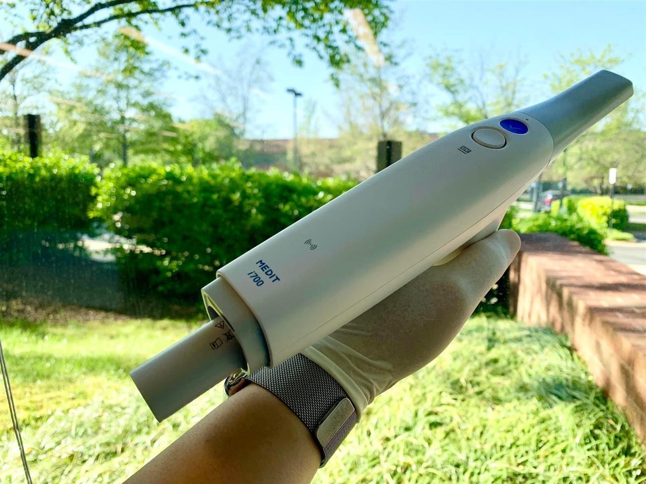 Medit-i700-Wireless-Intraoral-3D-Dental-Scanner