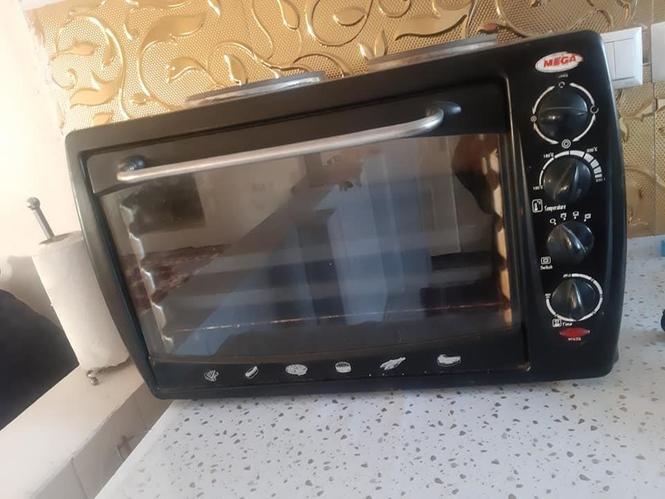 فروش یک عدد فر برقی داریی دو سنگ به روی فر کاملا سالم بشرط و