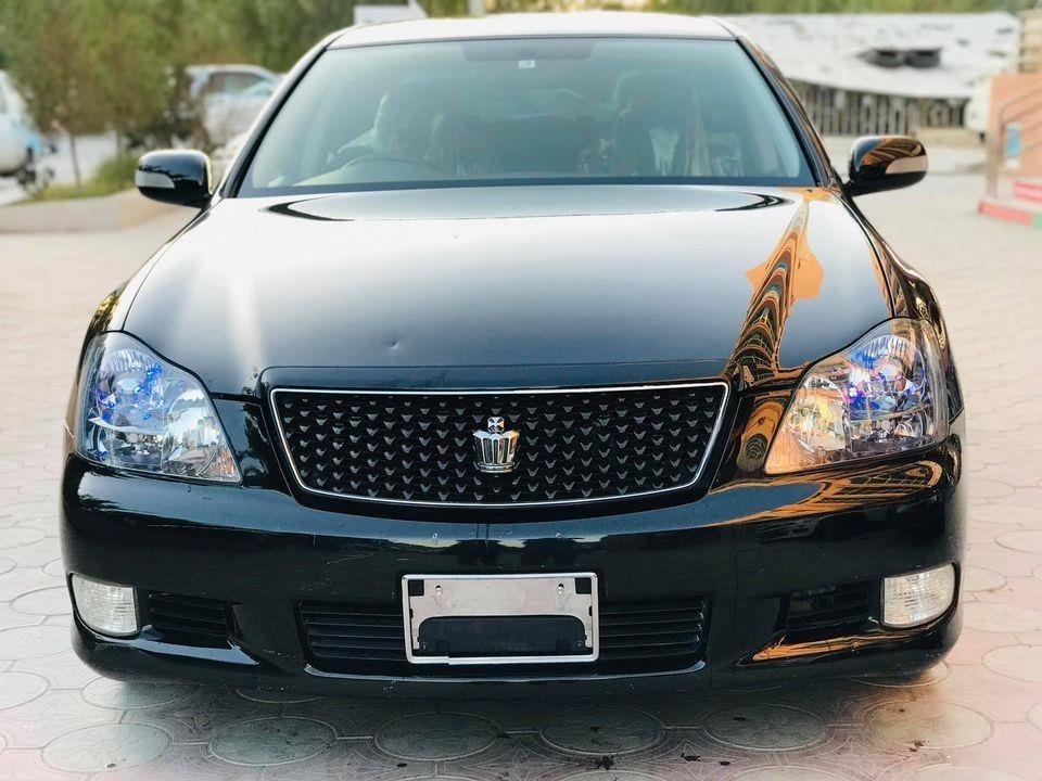 Toyota-Crown-Atlete