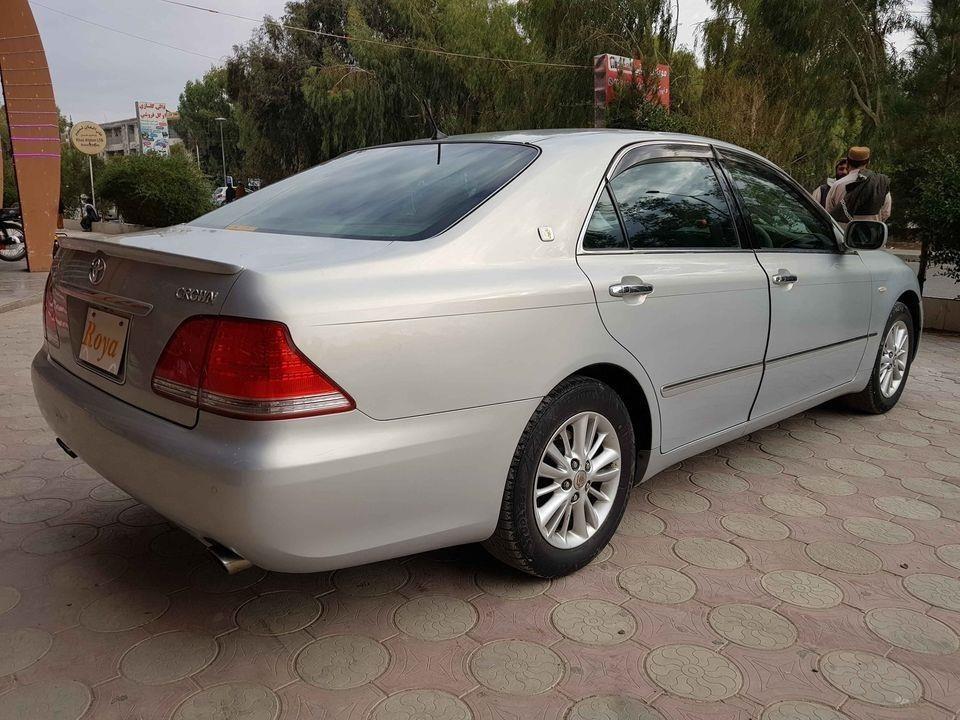 Totyota-Crown-Royal-Saloon