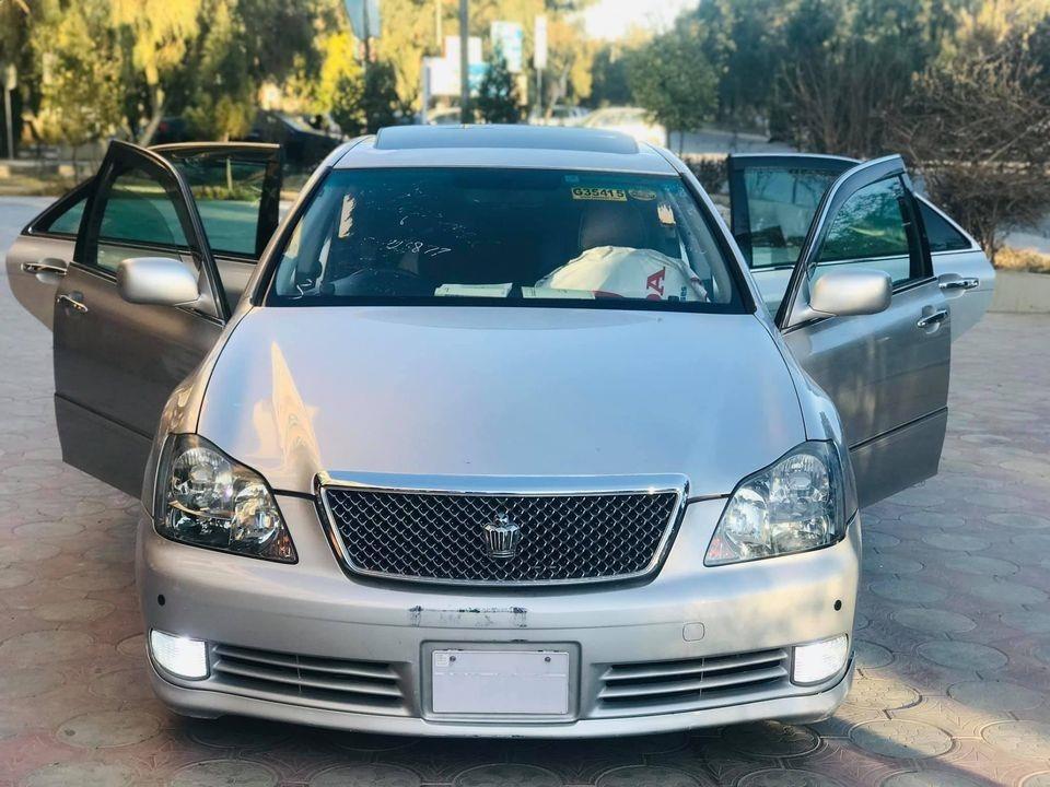 Toyota-Crown-Atlete
