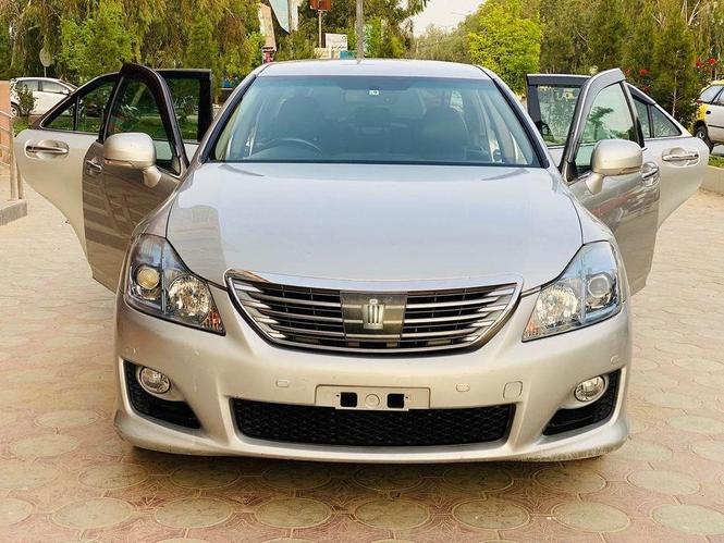 Toyota Crown hybrid