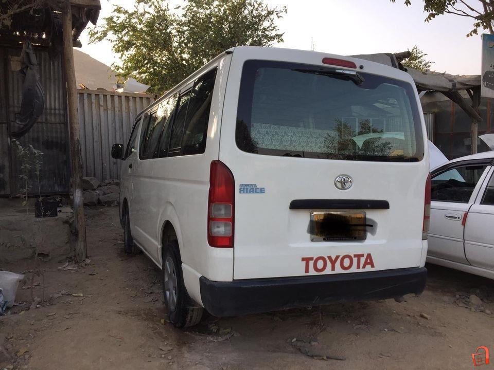toyota hiace bus 2005 model